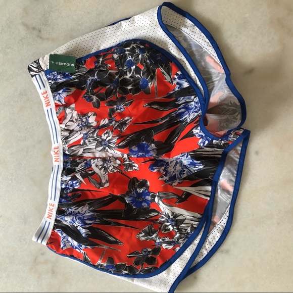 NWT Nike Short Size Medium